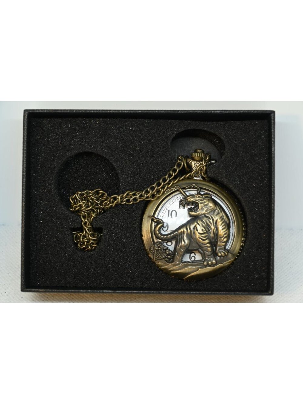 Gorben Vintage-Style Bronze Quartz Pocket Watch Roaring Tiger Embossed Cover